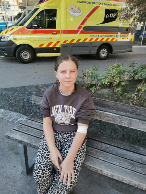 Lana pred Pediatrično kliniko