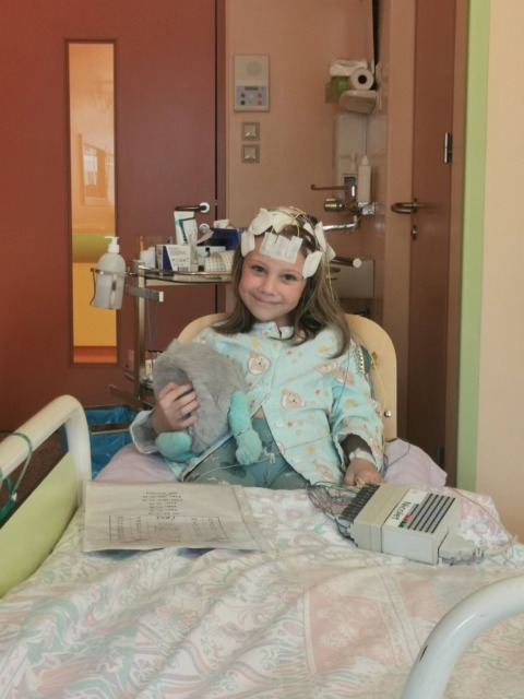 Mama 11-letne Lane obupano prosi za pomoč, zdaj se je odzvalo ministrstvo: poglejte, kaj so nam odgovorili