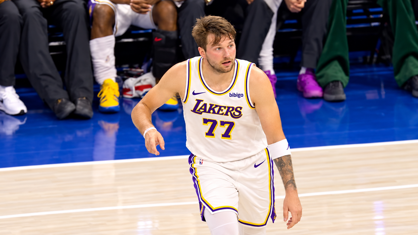 To se pa Dončiću redko zgodi, legenda NBA-ja ga je ponižala in mu zabila trojko, Dončića žalili domači navijači