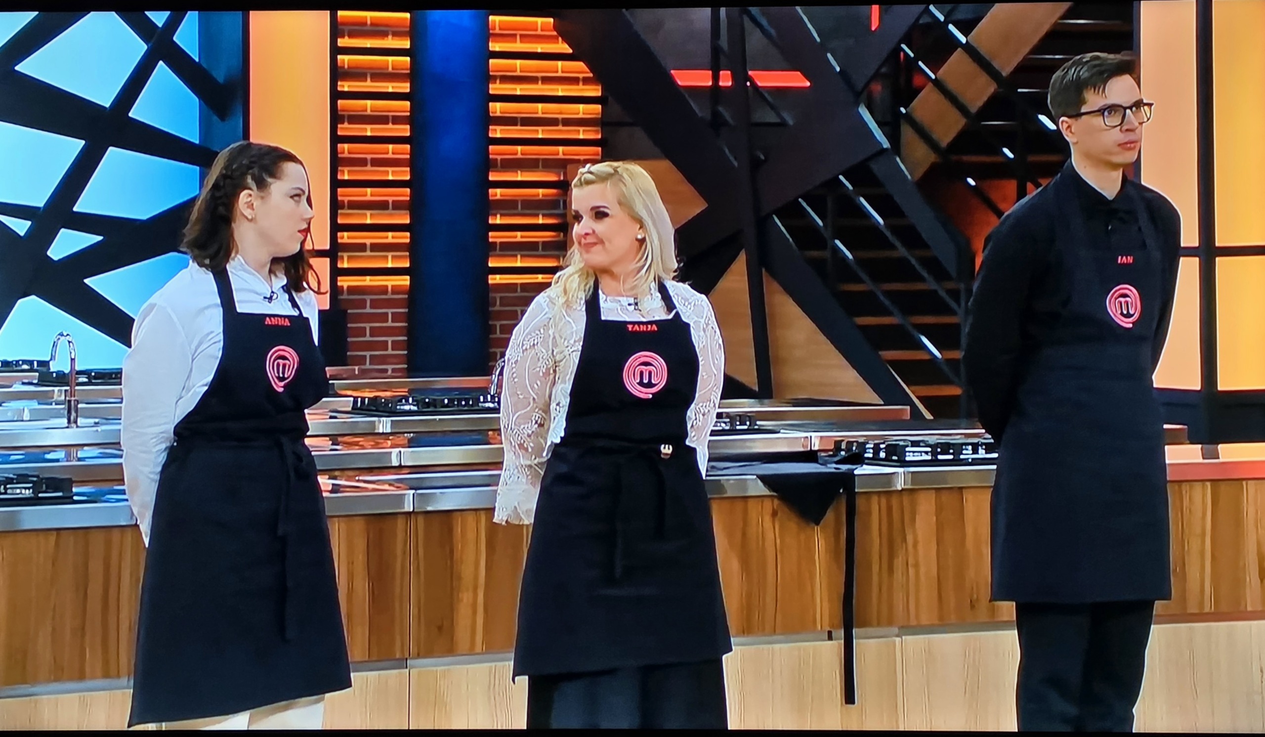Šok v MasterChefu! Tekmovalka tik pred izločitvenim kuhanjem sporočila odločitev, ki je vse obrnila na glavo! (VIDEO)