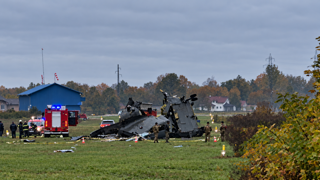 Tragedija pri Brčkem: Helikopter z 15 ljudmi strmoglavil na tla, štirje mrtvi