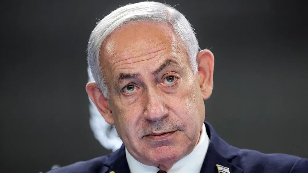 Izrael na političnem razpotju: Netanjahu vodi, njegov največji tekmec pa zahteva njegov odhod
