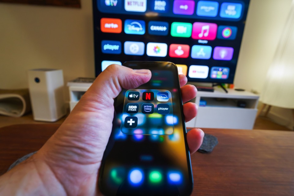 Netflix ne dela na televiziji, ampak na telefonu osebe pa