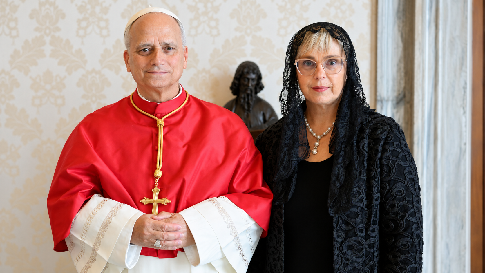 Modni spodrsljaj? Pirc Musarjeva v Vatikanu presenetila z opravo (FOTO)