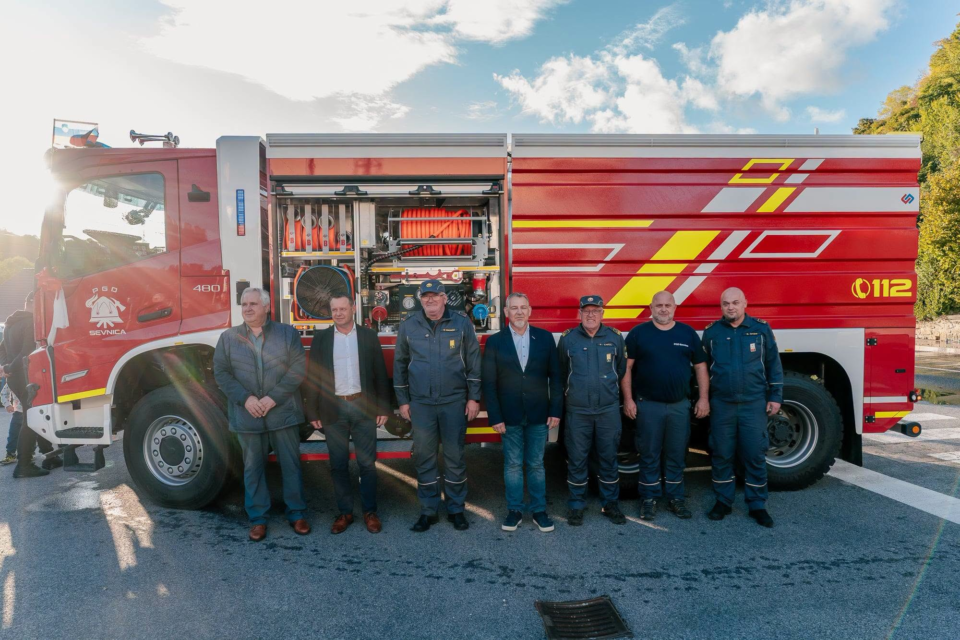 Velika pridobitev za sevniške gasilce! Prevzeli novo vozilo, ki bo v veliko pomoč pri intervencijah