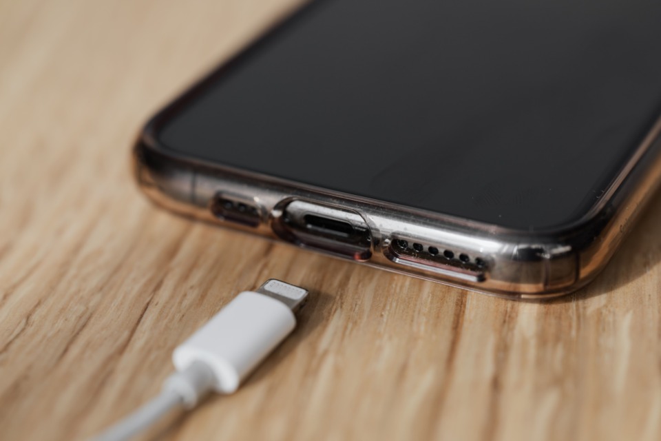Telefon se pregreva ob odklopu polnilca