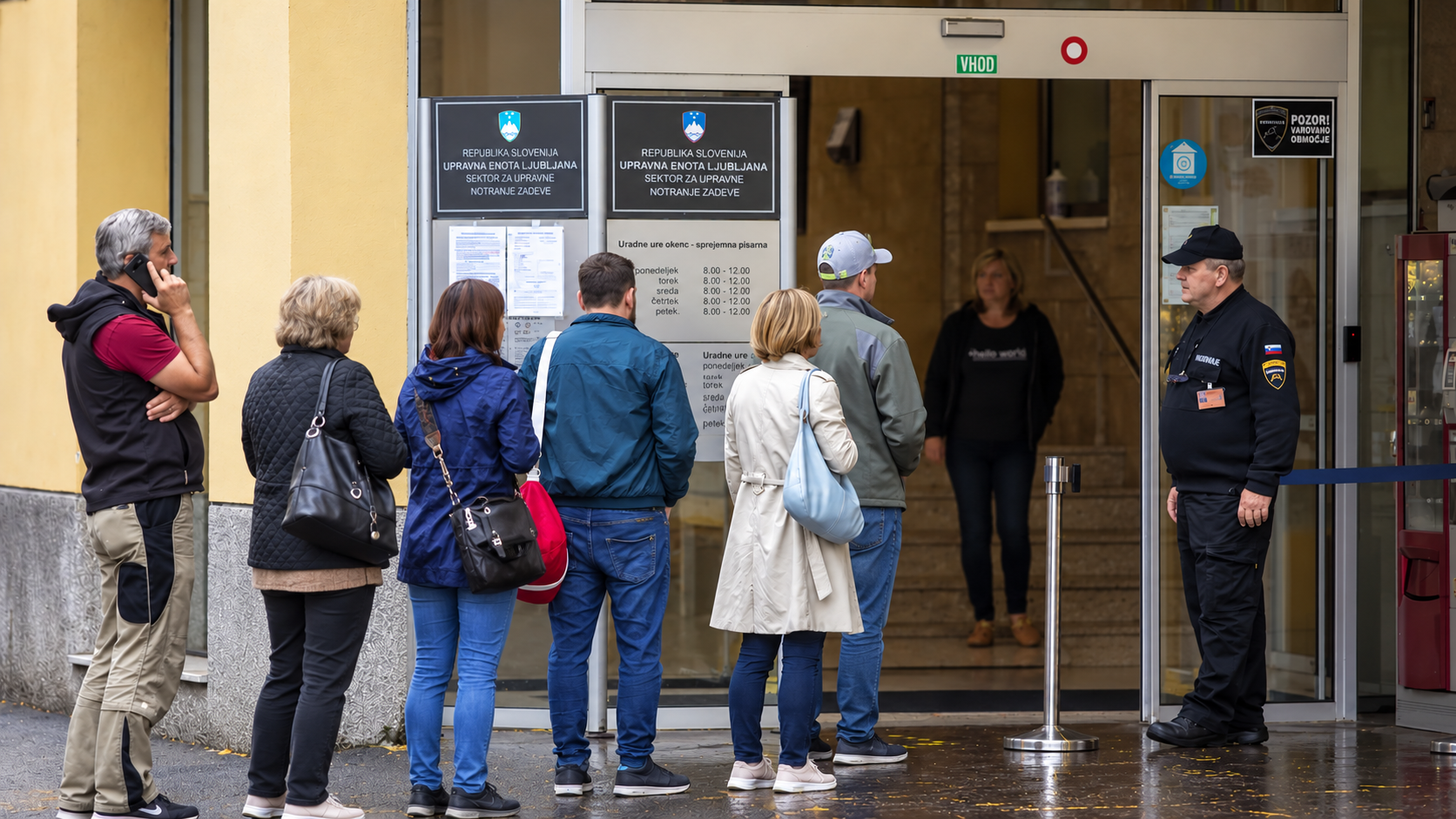 Od ponedeljka drugače na upravnih enotah: preverite nove uradne ure, da ne boste hodili zaman