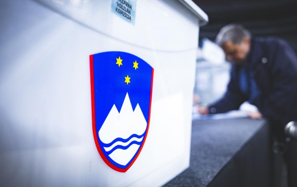 REFERENDUMI 2026: Kako so odločili Slovenci? V živo spremljamo rezultate vseh štirih referendumov