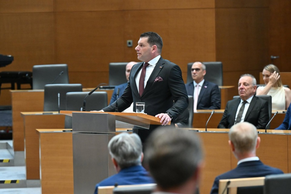 Kriminalisti v državnem zboru obiskali Zorana Stevanovića! Je bila povod odmevna objava o Robertu Golobu?