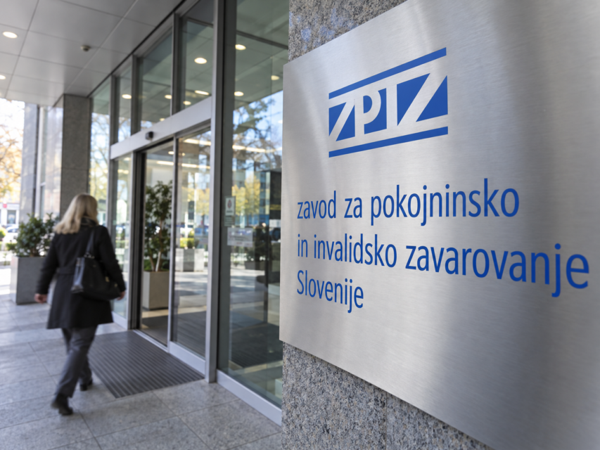 ZPIZ RAZKRIL: Se bolj splača upokojiti letos ali leta 2027? Odgovor vas lahko preseneti!
